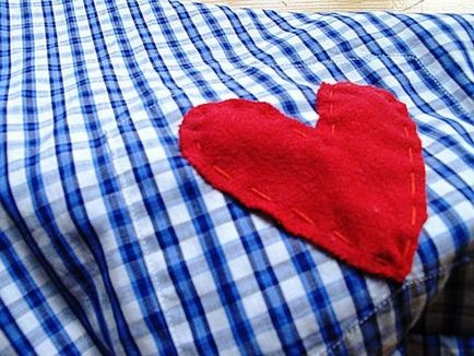 Copertă de pernă cu butoane de la o cămașă veche