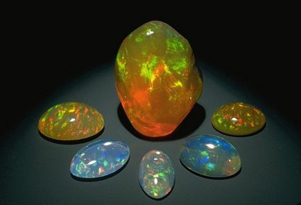 Незвичайні властивості каменю опал