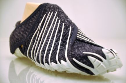 Adidasi incredibil de confortabili care sunt înfășurate în jurul picioarelor