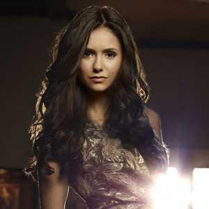 Nina Dobrev a kettős szerepet tölt be a TV sorozat The Vampire Diaries