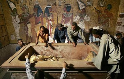 Новий погляд на давню історію Єгипту і символи маски Тутанхамона