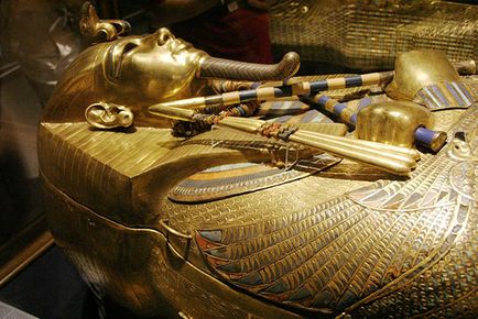 O nouă privire asupra istoriei antice a Egiptului și a simbolurilor masca Tutankhamun