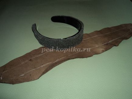 A perem a bőrt a kezét (kéz) A perem a bőr meg a kezét