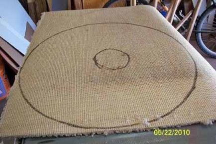 Оформлення пристовбурного кола дерев килимком