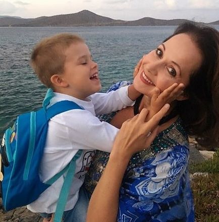 Ольга Кабо показала зворушливі фото і відео з чотирирічним сином і подорослішала дочкою