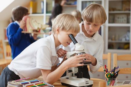 Experimente cu microscop digital pentru copii
