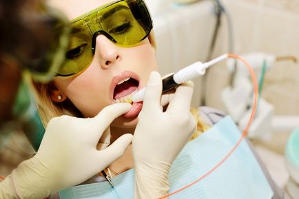 Чому варто уникати лікування зубів в іншому місті або країні