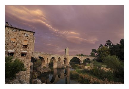 Prin galop catalonia și cu legende (Besal, Vic, Cardona) cu fotografie