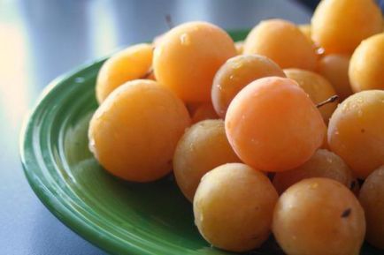 Proprietăți utile și conținut caloric de galbenă de prune