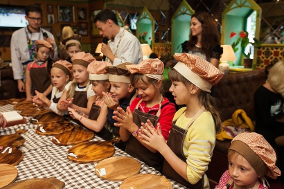Pregătirea clasei de pizza pentru copii în Moscova