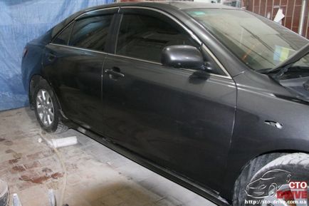 Egyengető ajtók, állványok, csere szárny, festés autók - Toyota Camry, száz hajtás (fotók a munka) Egyengető ajtók, állványok, csere szárny, festés autók - Toyota Camry, száz és meghajtó