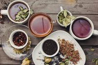 Kamilla, réti, orbáncfű és más gyógynövények hasznos tea, receptek, konyha, érveket és tényeket