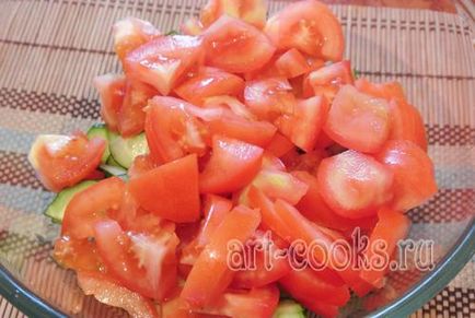 Салат з фетою і помідорами
