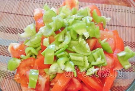 Салат з фетою і помідорами