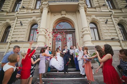 Збори в россі, прогулянка в ЦПКіВ, палац одруження №1, фрегат благодать