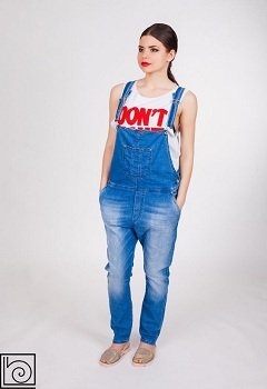 Abból, amit viselni farmer overall tavasz - fotó példák (Spring 2017) Abból, amit viselni farmer overall tavasszal - fotó példák