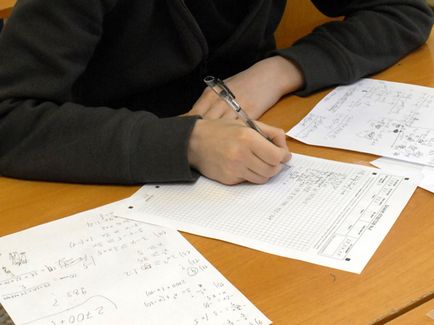 Elevii au cerut schimbarea examenului în matematică împărțit în două - societate, educație