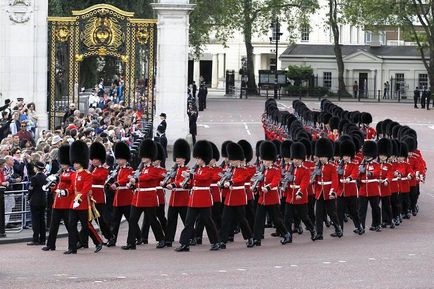 Schimbând garda la Palatul Buckingham, salut, Londra