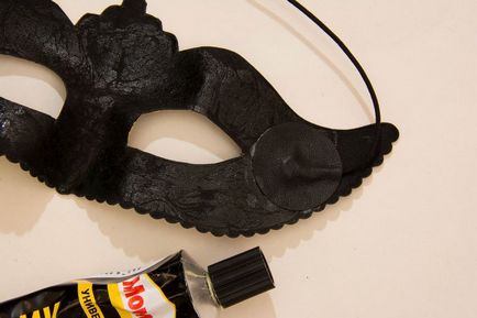 Készítsen egy darab bőrt a karneváli maszk „az egész világ