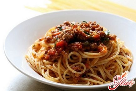 Spaghete bolognese două versiuni ale vasului clasic italian