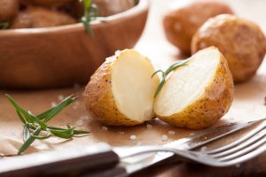 Так чи шкідливий картопля для фігури, корисні властивості традиційних страв з картоплі