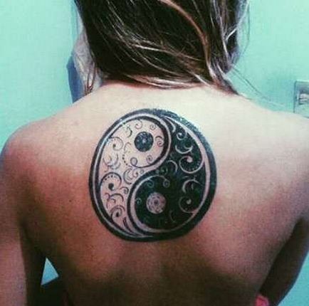 Tatuaj cu sensul yin-yang