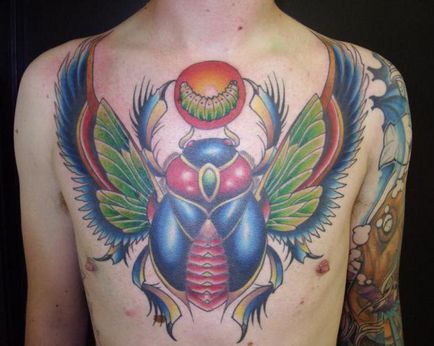 Scarab tatuaj este un simbol care ajută la atingerea unui obiectiv ridicat