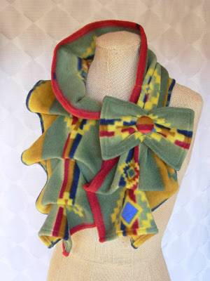 Теплий, м'який, оригінальний і красивий шарф можна зшити самостійно і дуже швидко