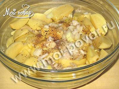 Качка, фарширована яблуками і чорносливом, запечена з картоплею в рукаві - кулінарний рецепт