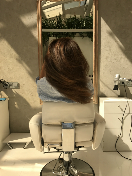 Îngrijirea părului în sezonul de vară de la tratamentele salonului la un centru spa acasă