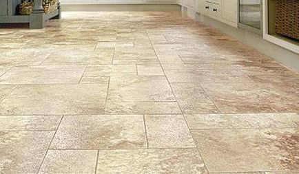 Vízálló laminált padló a konyhában vagy a vinil padló összehasonlítani, és válassza