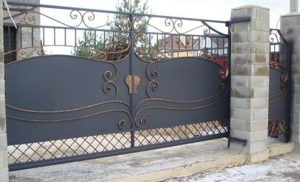 Ворота з листового металу з використанням різьблених візерунків