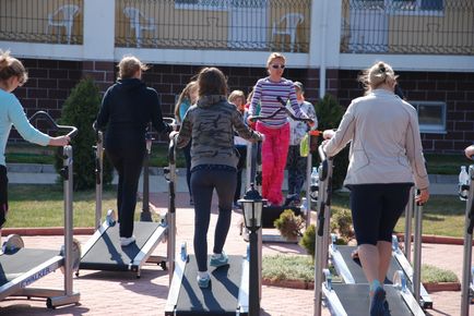 Program de mers pe jos în stațiunea de fitness a clubului sportiv