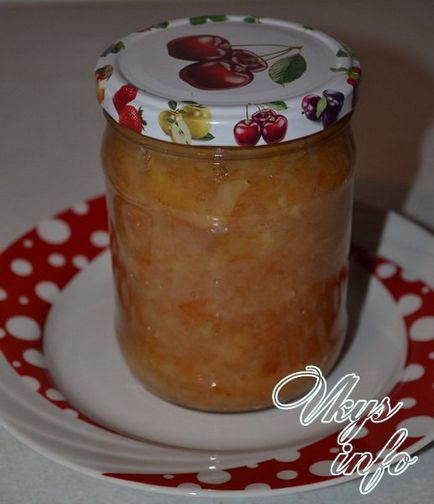 Suc de mere în producatorul de sucuri pentru rețeta de iarnă cu o fotografie