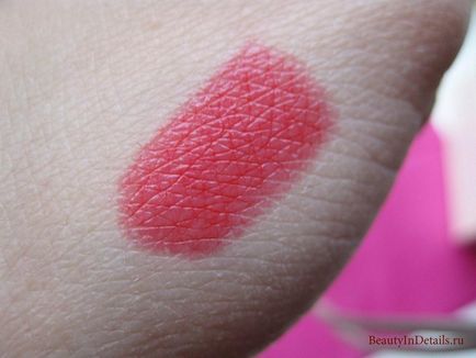 Яскрава помада lancome rouge in love