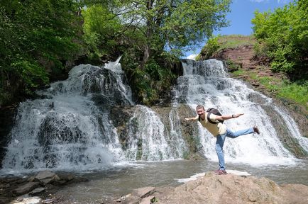 Zaleshchiki, castelul în scufundări și cascada Jurin