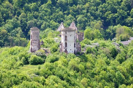 Zaleshchiki, castelul în scufundări și cascada Jurin