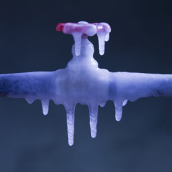 Sistemul de canalizare este înghețat ca dezghețarea dezghețării conductelor de canalizare subteran într-o casă privată