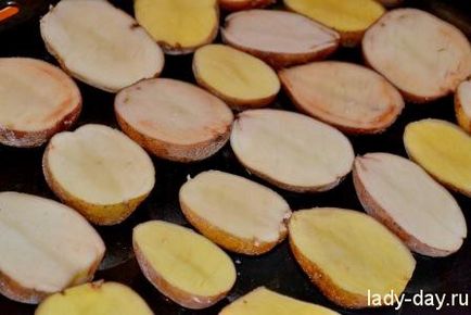 Cartofi coapte cu slănină și ciuperci, rețete simple cu fotografie