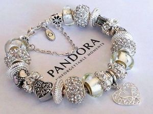 Importanța Pandora Charms - bijuterii și costume de bijuterii