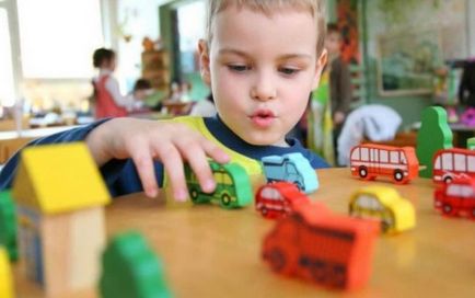 Adaptarea copilului la sfatul psihologului grădiniței, orele de la 2-3 ani, are nevoie de o grădiniță