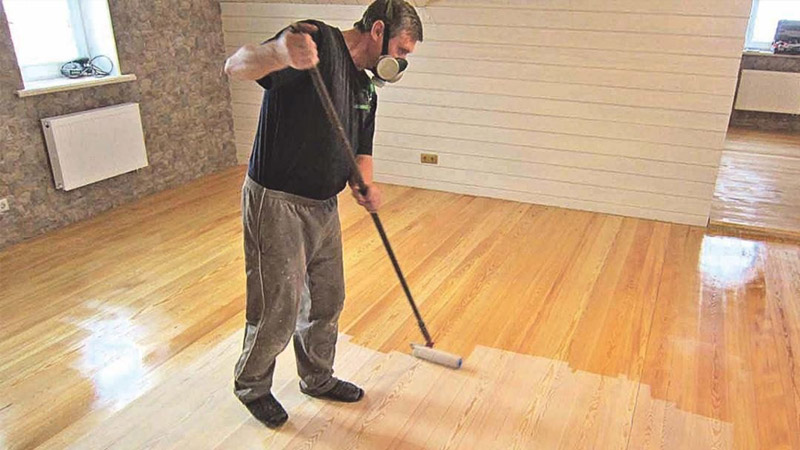 Cum să acoperiți o podea din lemn prin pictarea podelei cu propriile mâini