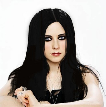 Fekete haj és fekete toll a haj Avril Lavigne képek (toll) Fekete haj és fekete toll a haj Avril Lavigne fotó