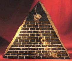 Triunghiul lumii alb-negru, piramida