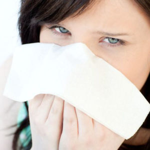 Чхання та нежить без температури, причини і як лікувати