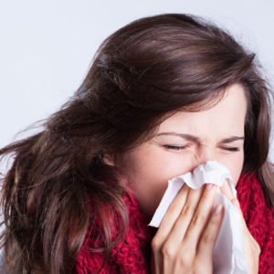 Чхання та нежить без температури, причини і як лікувати
