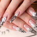 Nail Design - pávatoll, szép körmök - kiegészíti a képet