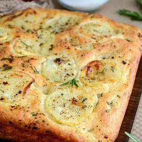 Focaccia, 20 recept fotókkal a helyszínen - a plakát-élelmiszeripari