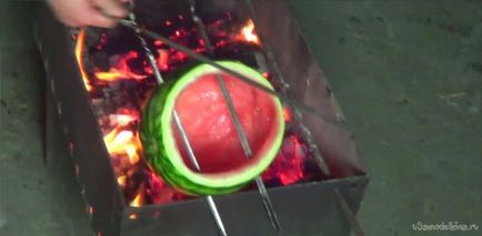 Se gătește foc de pelemi în pepene verde
