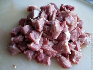 Hrișcă cu carne în sos de roșii
